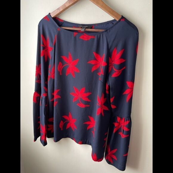 BANANA Republic boat neck bell sleeve floral navy and red blouse small - Picture 4 of 8